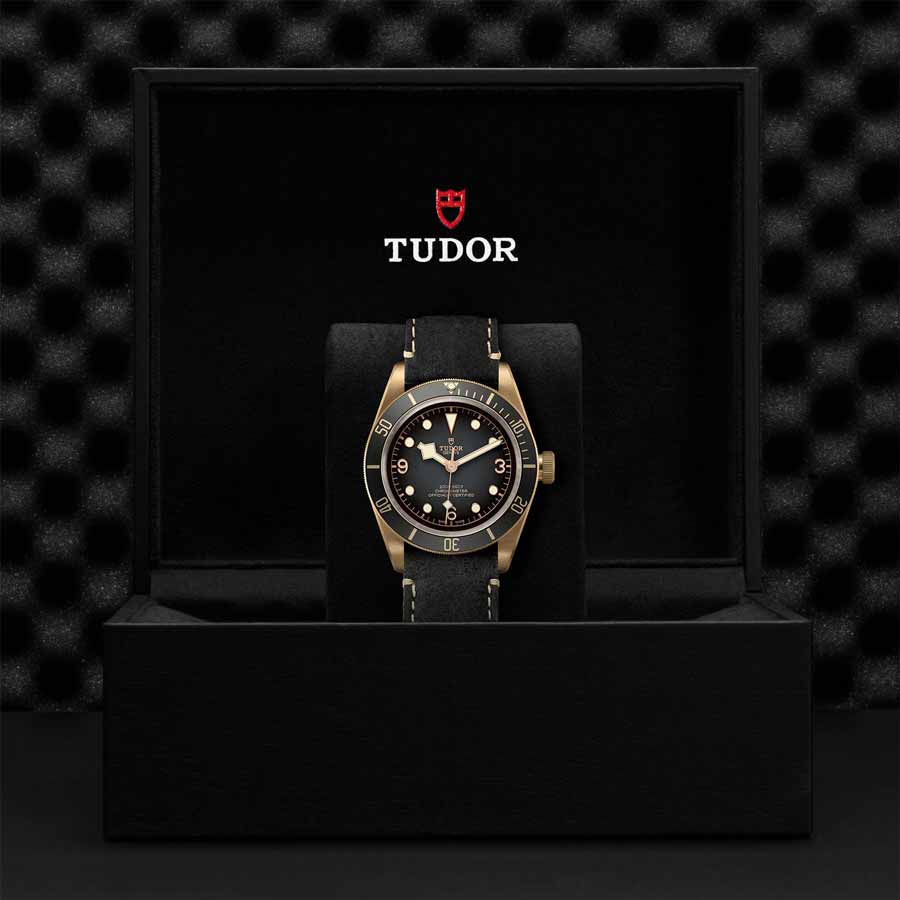 TUDOR M79250BA-0001 presentation box