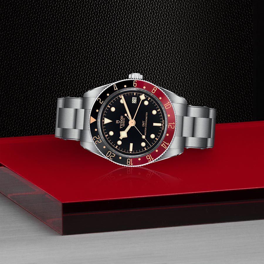 TUDOR M7939G1A0NRU-0001 layingdown